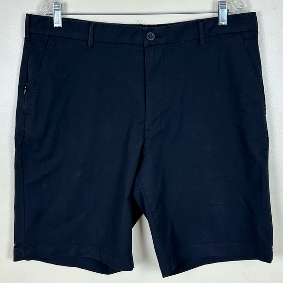 IZOD Men’s Flat Front Black Shorts Classic Traditional Golf Preppy Size 36 - Picture 1 of 10